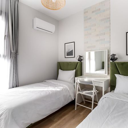 Caesar Blue Seaside Luxury Apartments Gastria Esterno foto