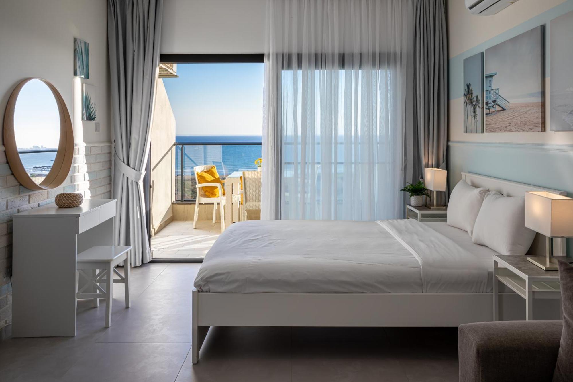 Caesar Blue Seaside Luxury Apartments Gastria Esterno foto