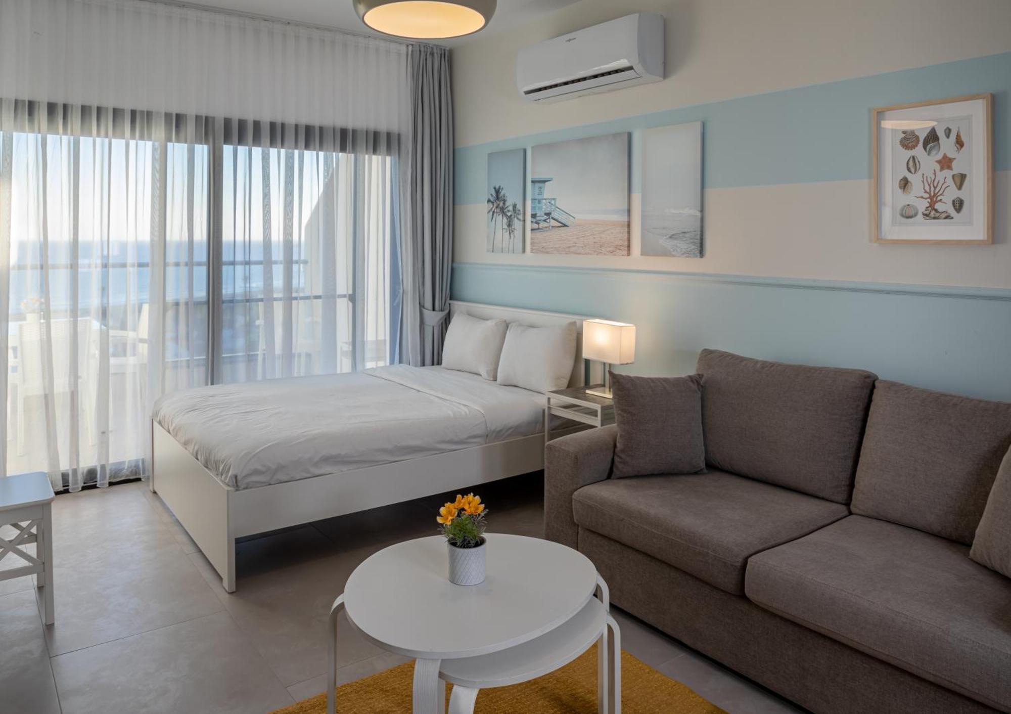 Caesar Blue Seaside Luxury Apartments Gastria Esterno foto