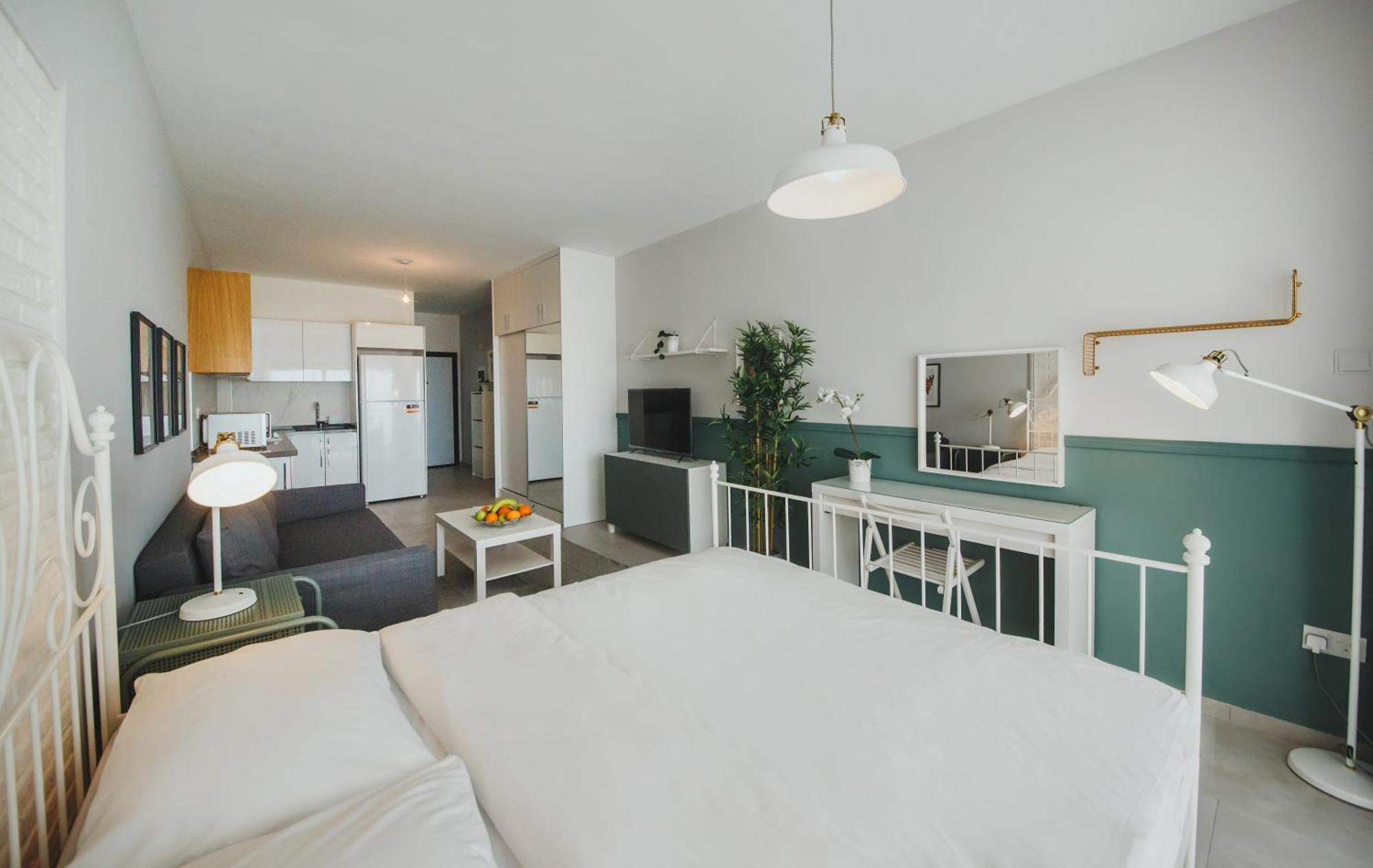 Caesar Blue Seaside Luxury Apartments Gastria Esterno foto