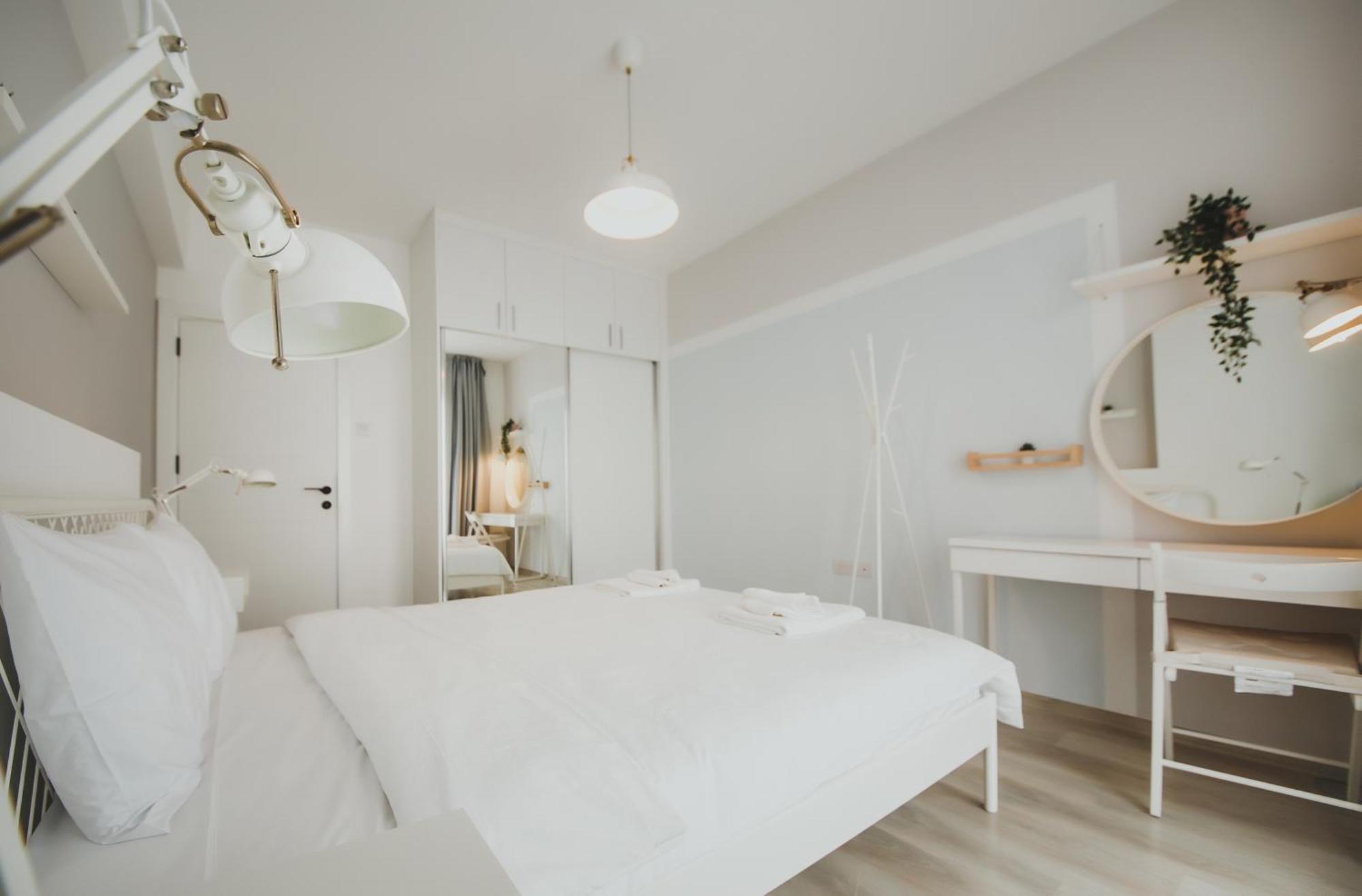 Caesar Blue Seaside Luxury Apartments Gastria Esterno foto